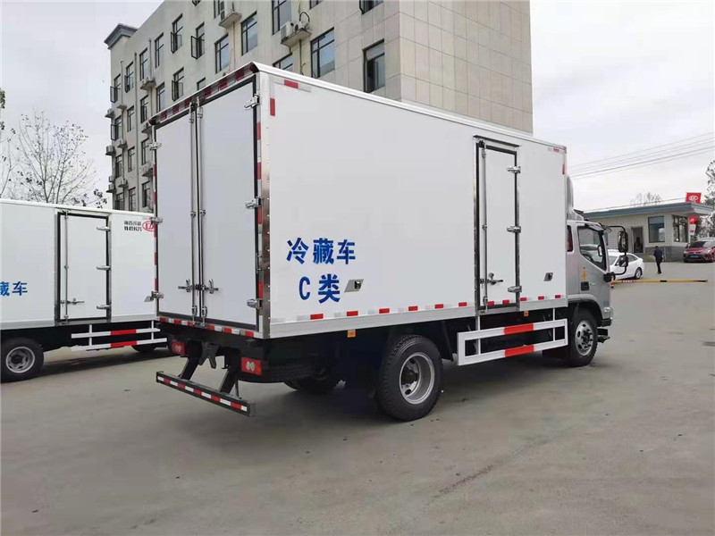國(guó)六 福田歐馬可5.1米冷藏車